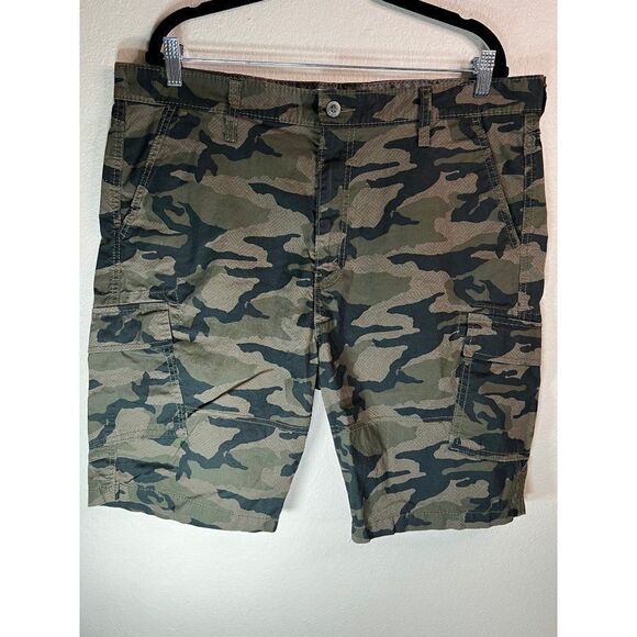 Levi Strauss Signature Cargo Shorts.  Camouflage. Size 38 - Picture 1 of 10